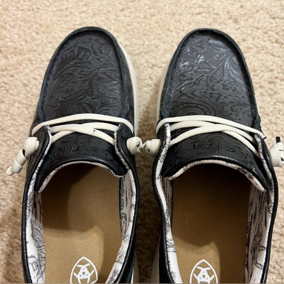 Ariat Hilo Black Floral Emboss - Picture 5 of 5